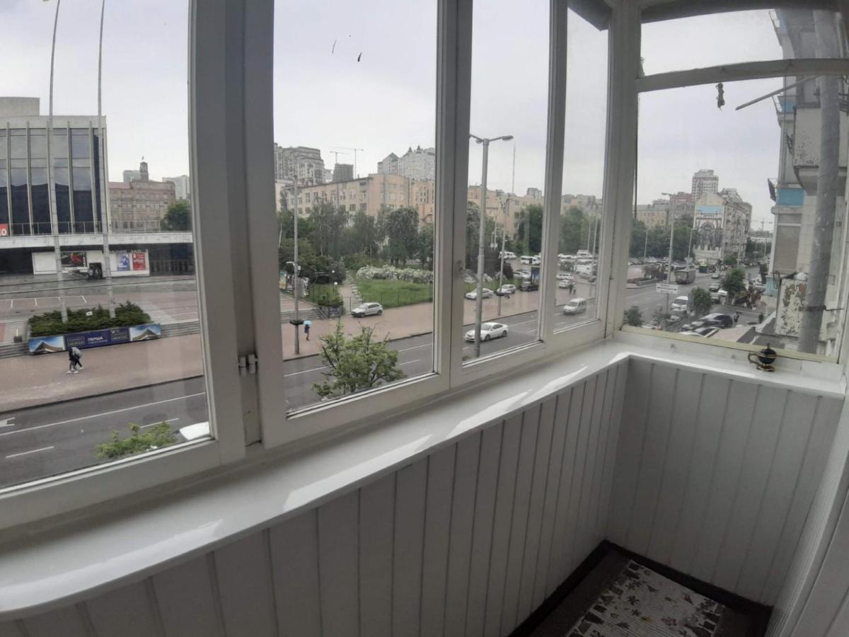 Двухкомнатная Вид На Дворец Украина Kiev Exterior foto